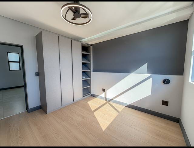 4 BEDROOM FREEHOLD FOR SALE IN MIDSTREAM HEIGHTS
